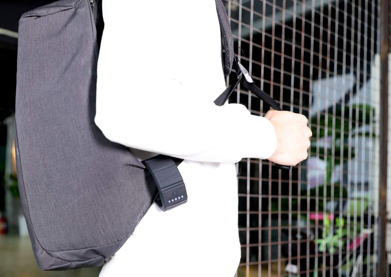 OMAX Wrist Wrapped Power Bank Battery Charger